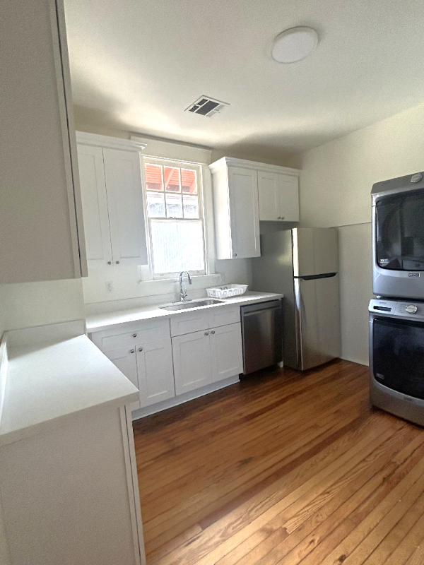 1031 Broadway St - Photo 7 of 15