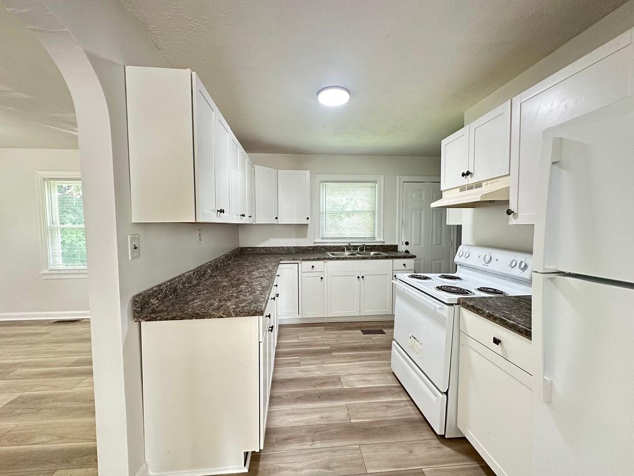 329 Chambers Ave - Photo 2 of 14