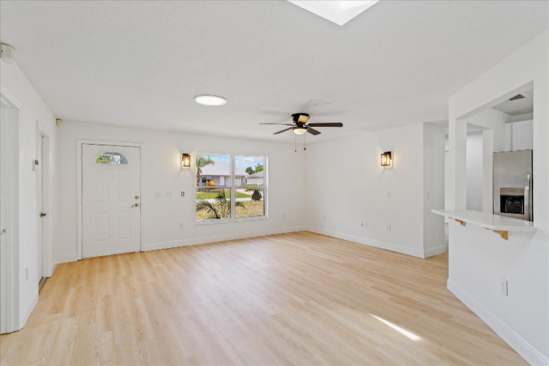 311 Pine Tree Dr - Photo 3 of 12