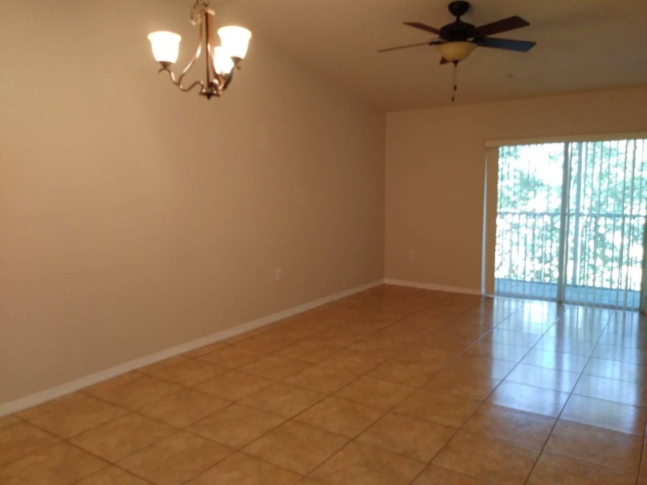 1328 Se 8th Ave #204 - Photo 5 of 12