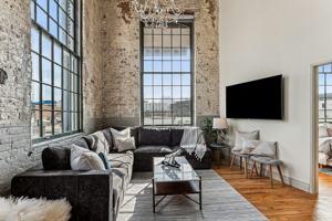 featured image of 920 Poeyfarre St #325