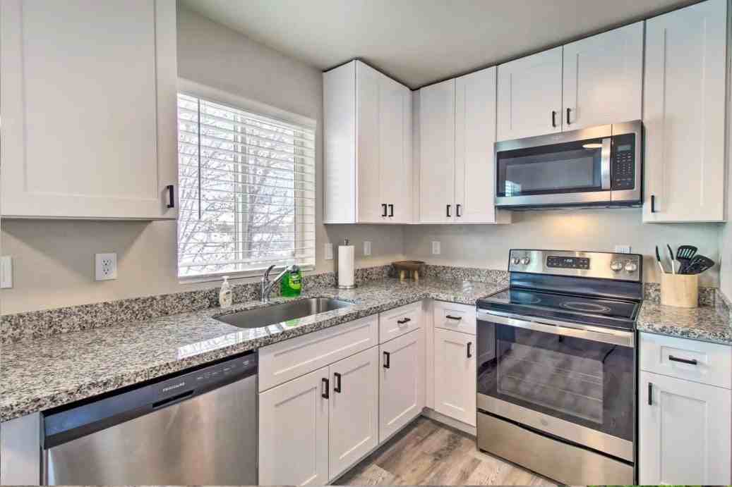 1110 West Woodland Lake Road, Unit A - Photo 7 of 19