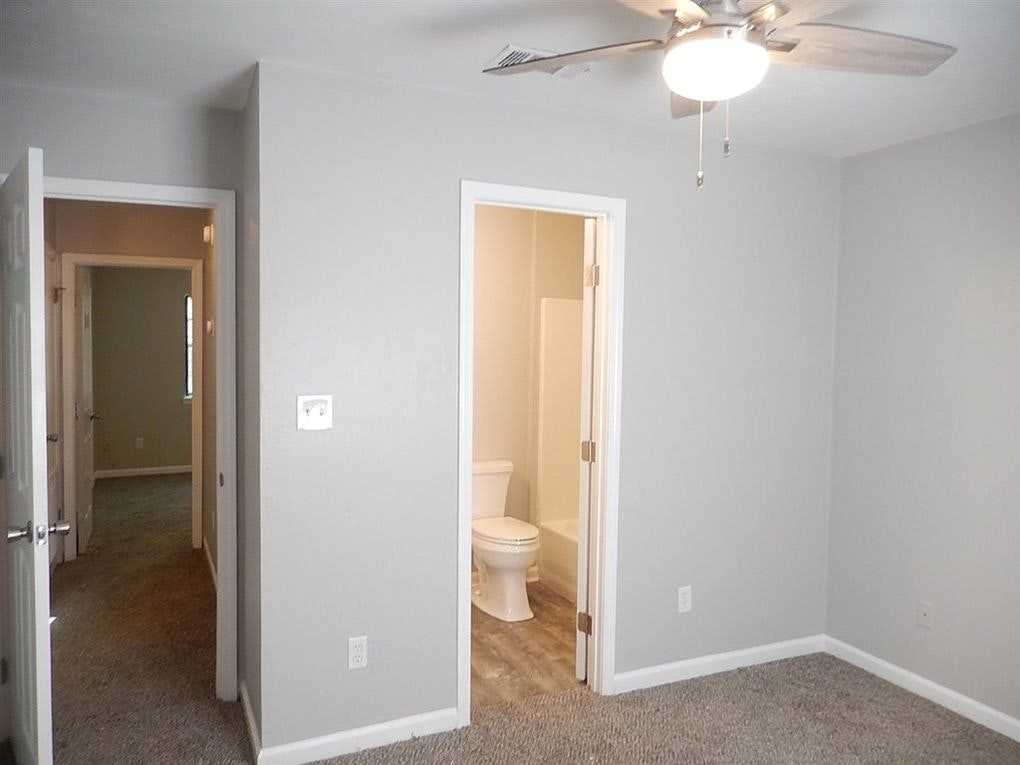 4885 Old Bainbridge Road - Photo 4 of 19