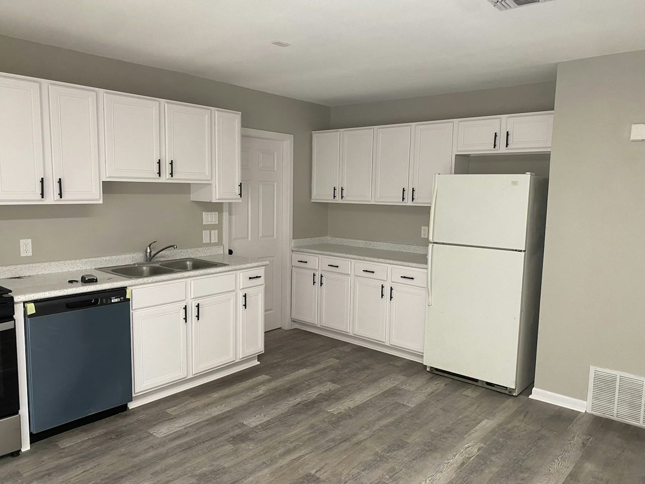 4110 Tropical Dr - Photo 3 of 13