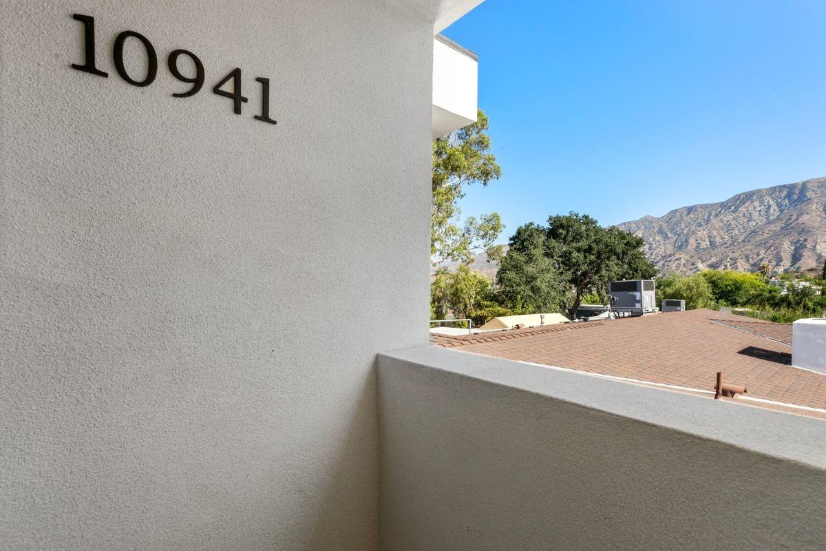 10941 Christine Way - Photo 7 of 28