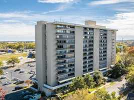 featured image of 700 E 9th St #2L