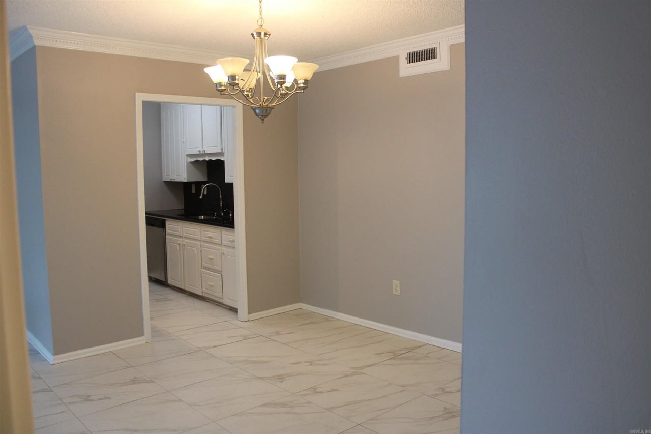 700 E 9th St #2L - Photo 4 of 22