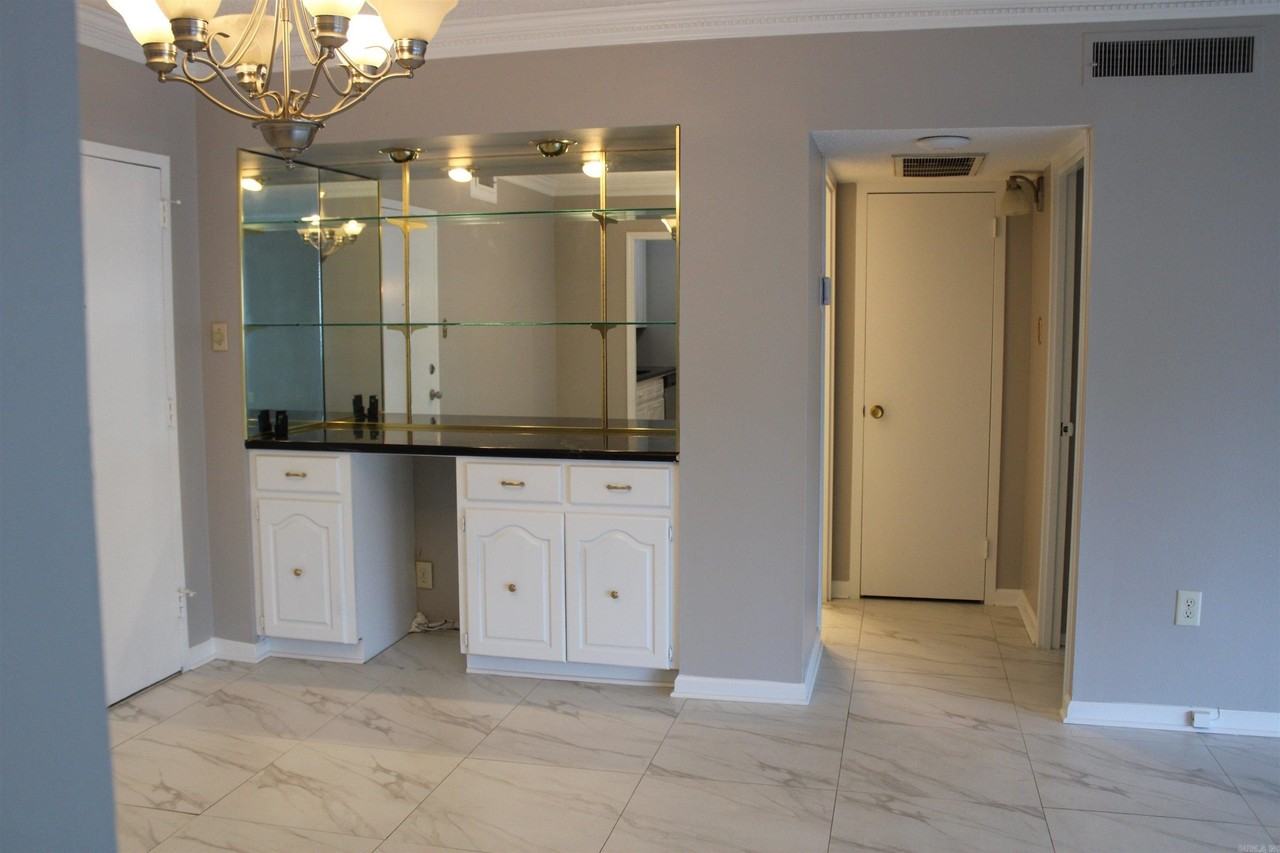 700 E 9th St #2L - Photo 5 of 22