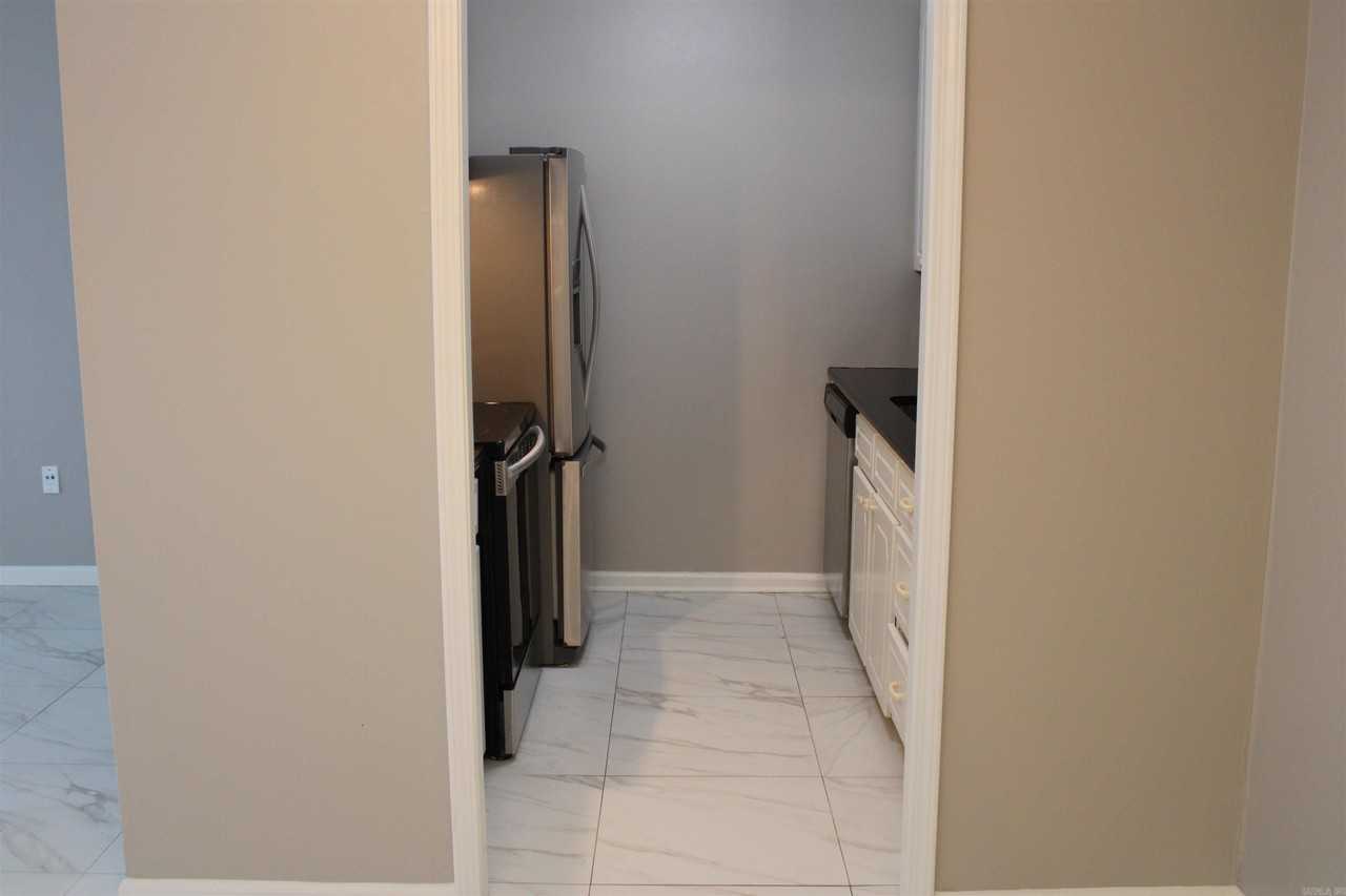 700 E 9th St #2L - Photo 6 of 22