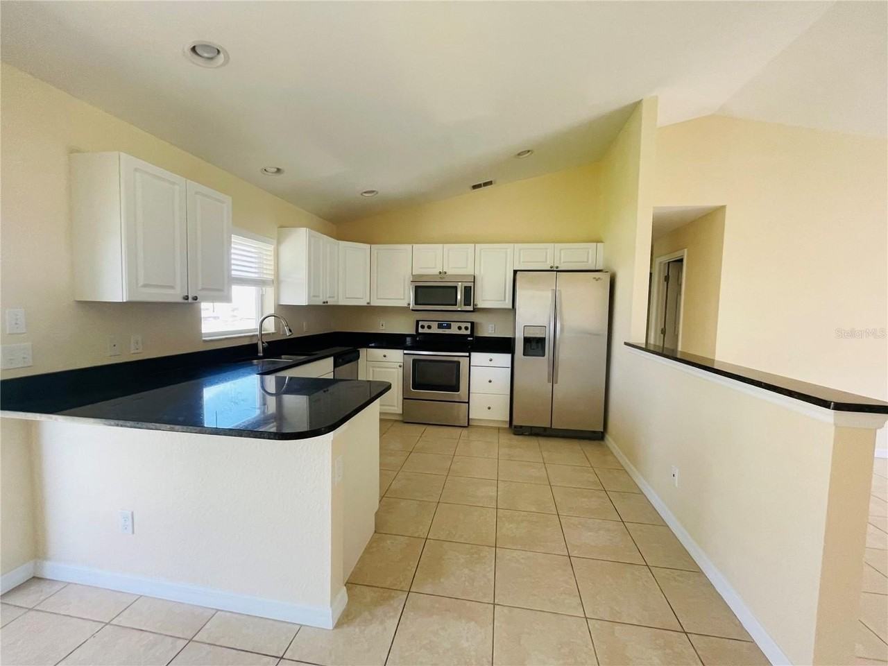 7183 Sussex Ln - Photo 4 of 15