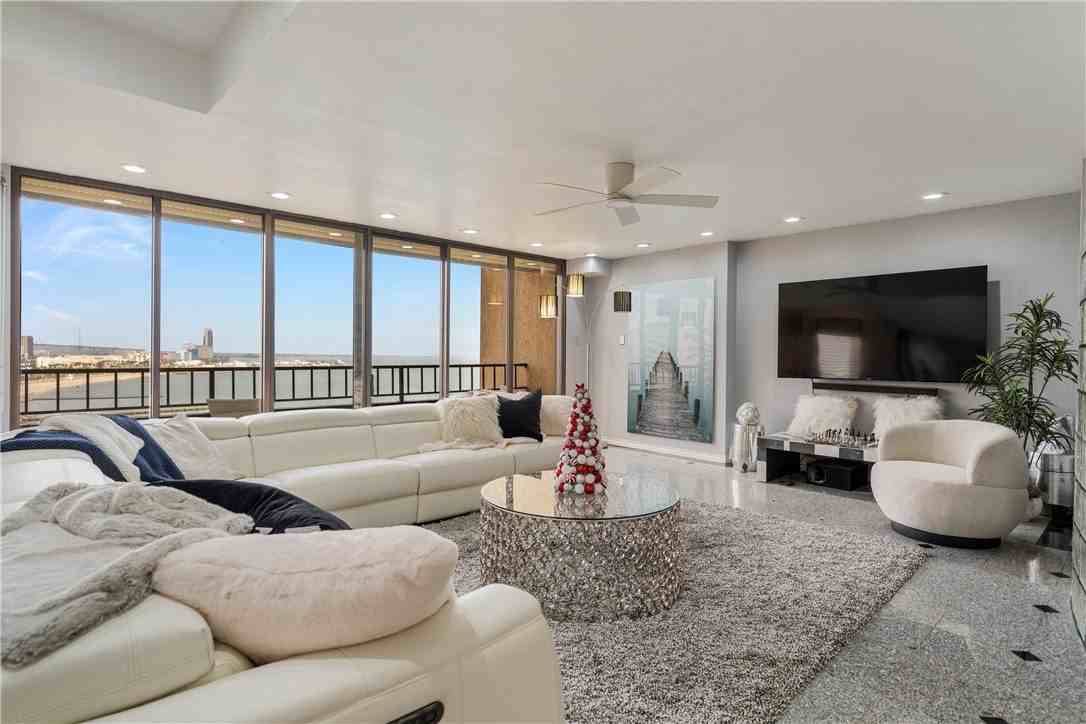 1400 Ocean Drive #1104A - Photo 5 of 40