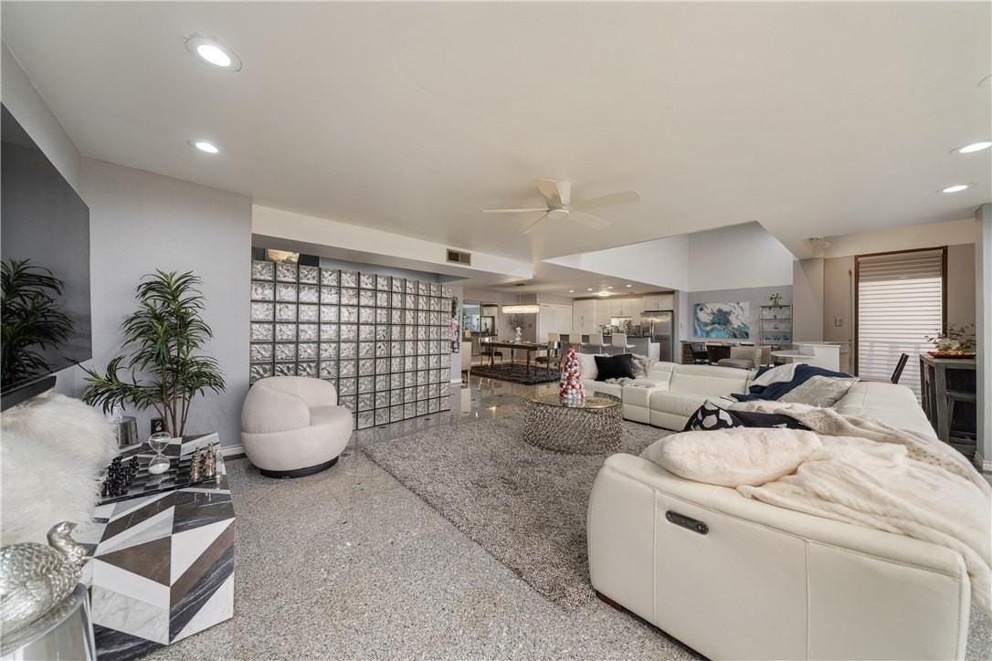 1400 Ocean Drive #1104A - Photo 7 of 40