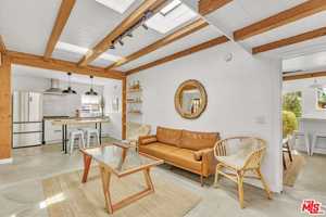 featured image of 718 Vernon Ave