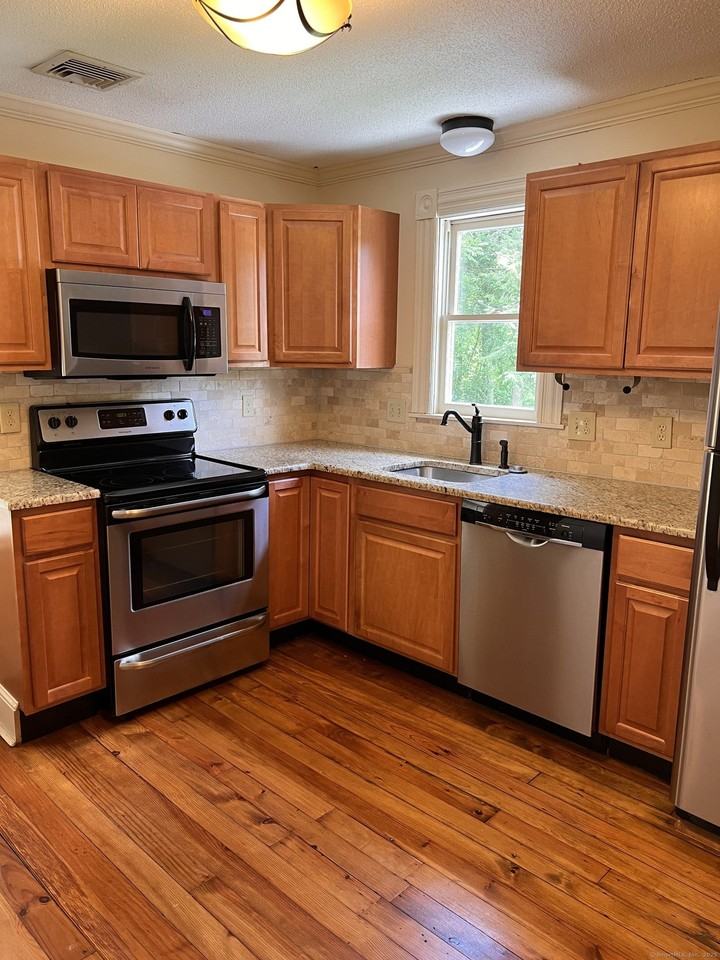 48 Pratt St - Photo 6 of 39