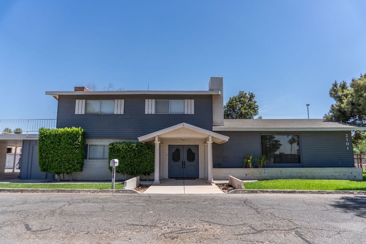 2101 W 25th St - Photo 2 of 50