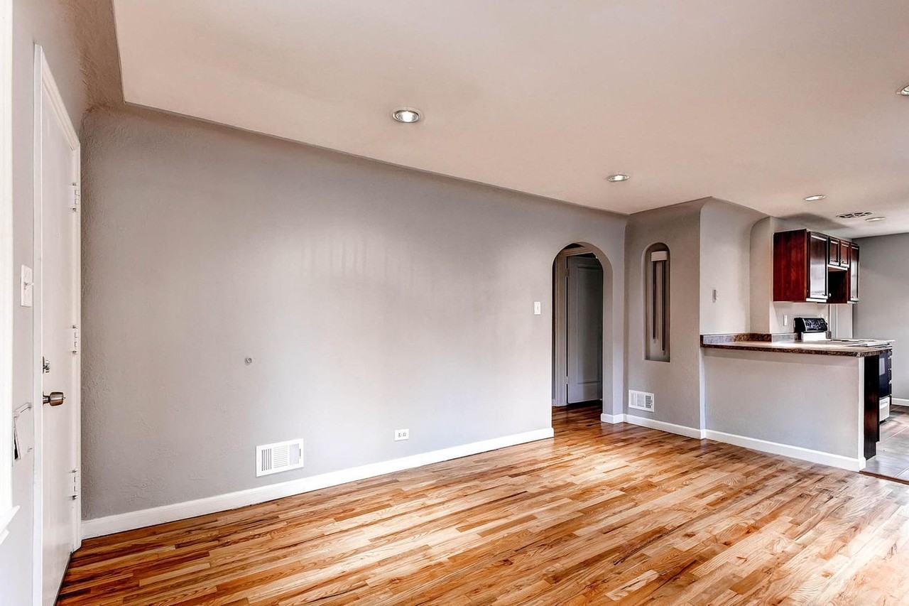 5048 Newton St - Photo 4 of 25