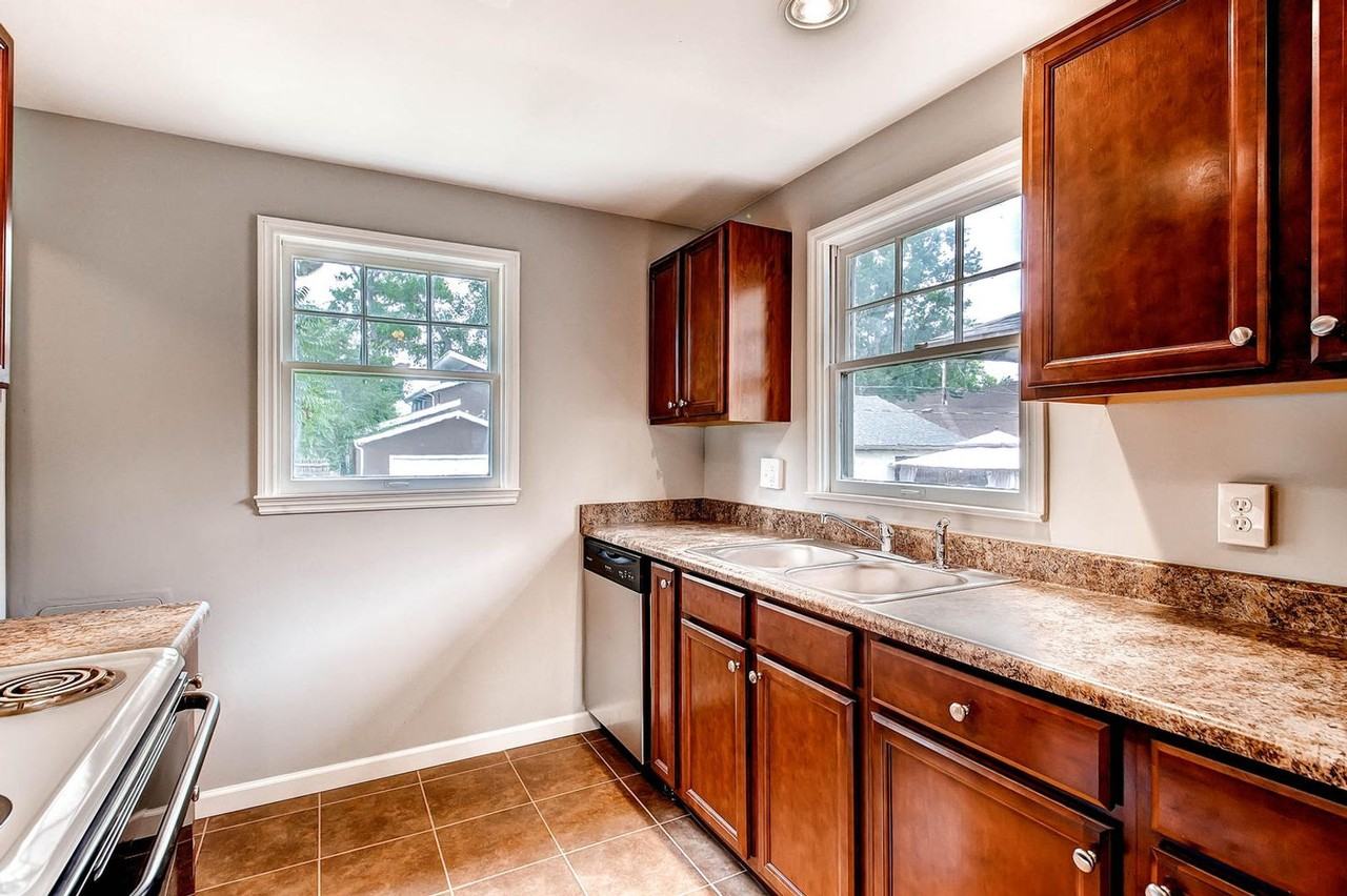 5048 Newton St - Photo 7 of 25