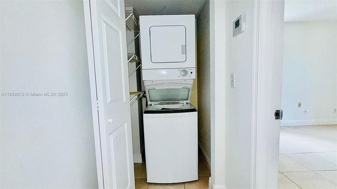 2099 Nw 26th Ave #1A - Photo 7 of 12