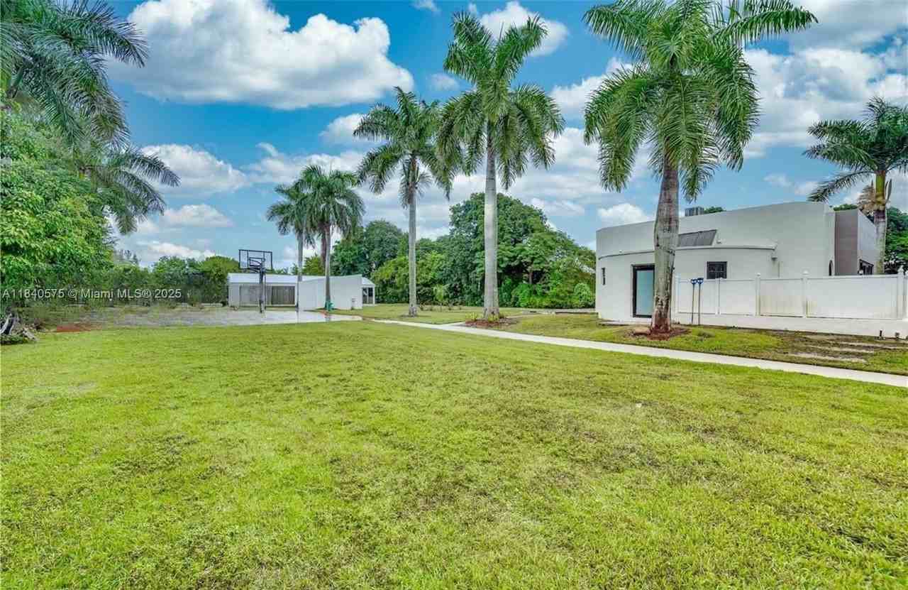 14401 Sunset Ln - Photo 2 of 12