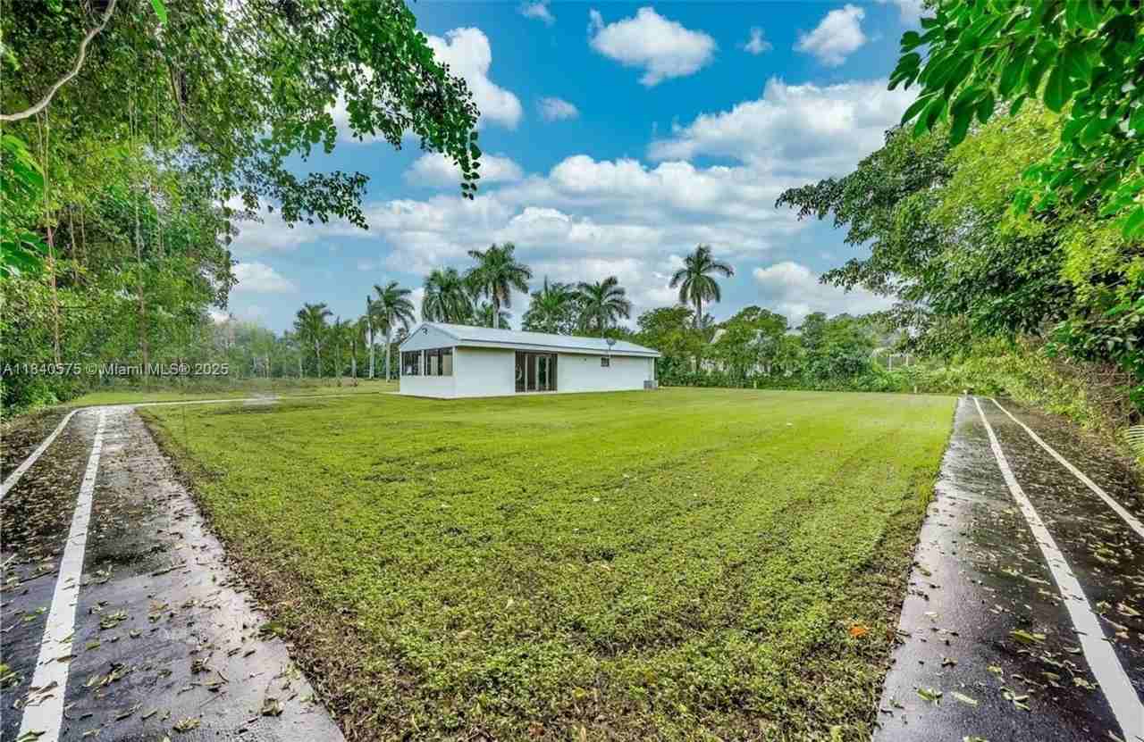 14401 Sunset Ln - Photo 3 of 12