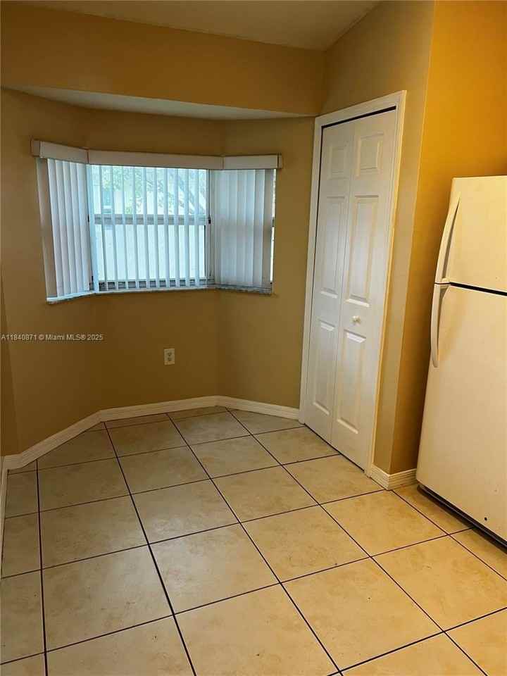 2911 Se 13th Ave #204-49 - Photo 4 of 8