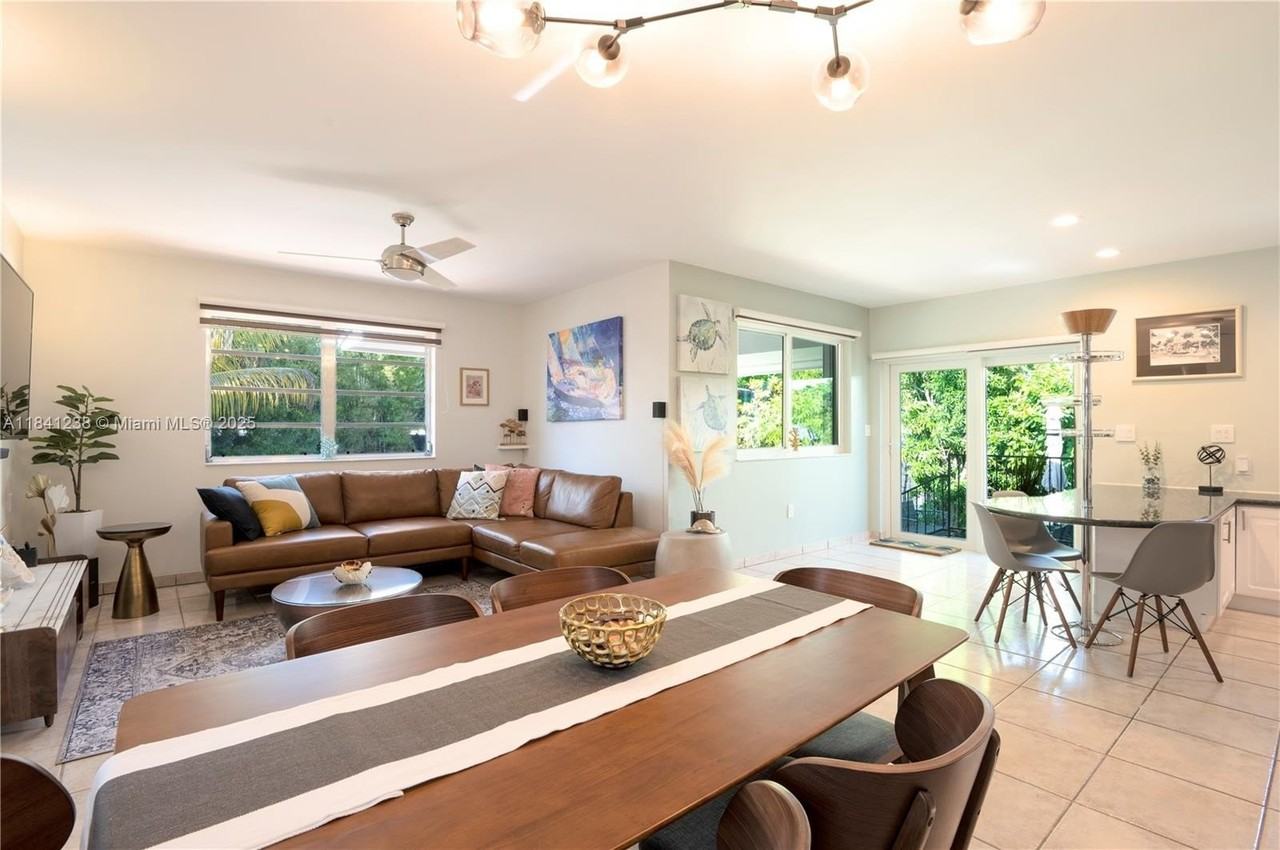 1745 Sw 11th Ter - Photo 7 of 34