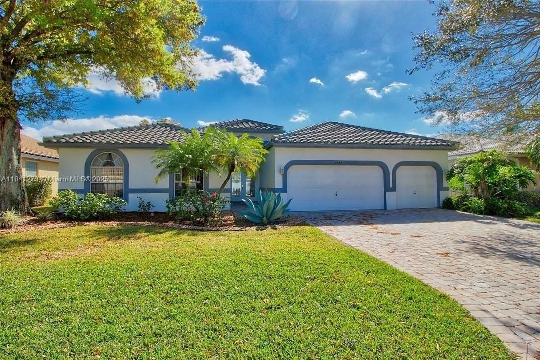 5984 Nw 74th St - Photo 3 of 33