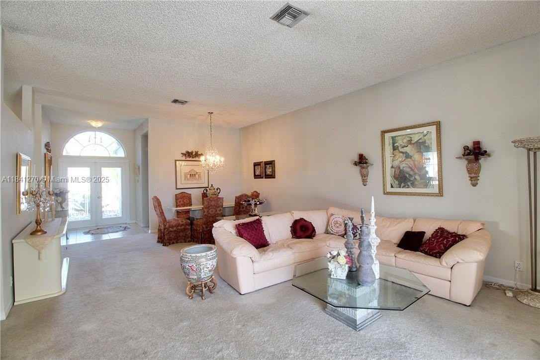 5984 Nw 74th St - Photo 5 of 33