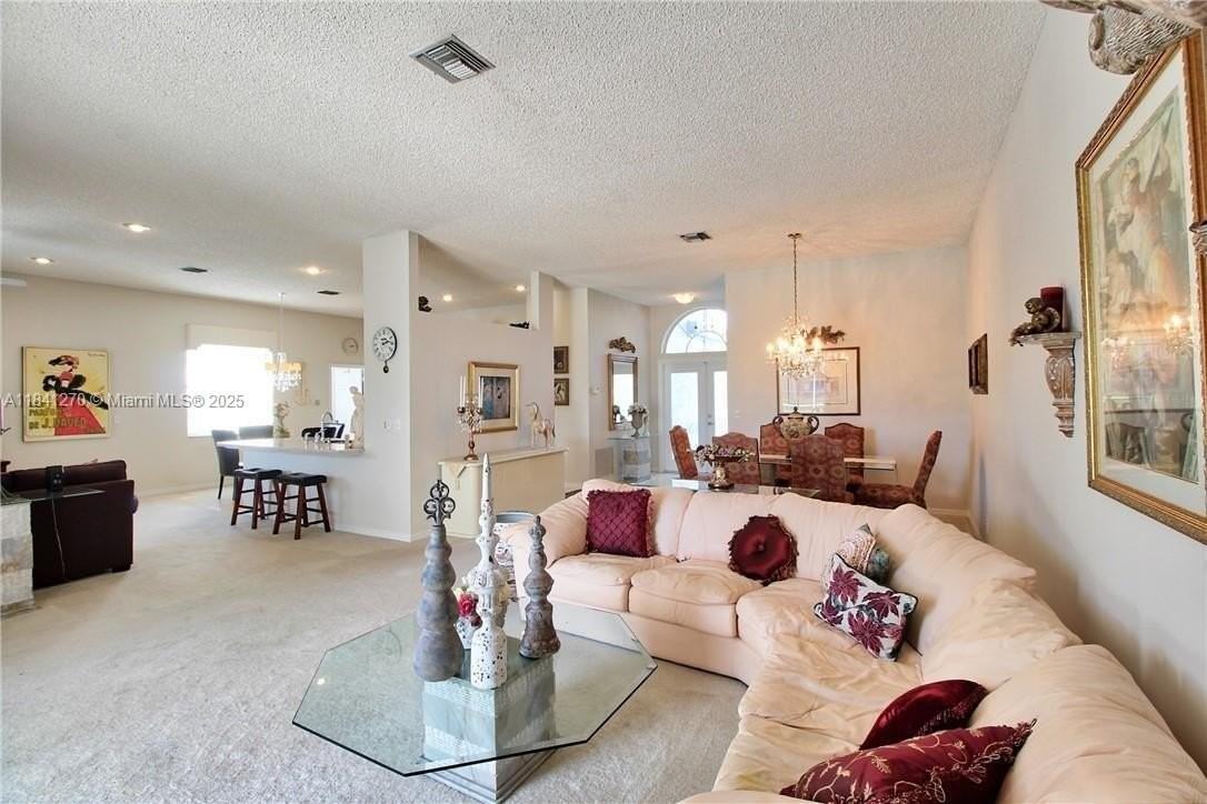 5984 Nw 74th St - Photo 6 of 33