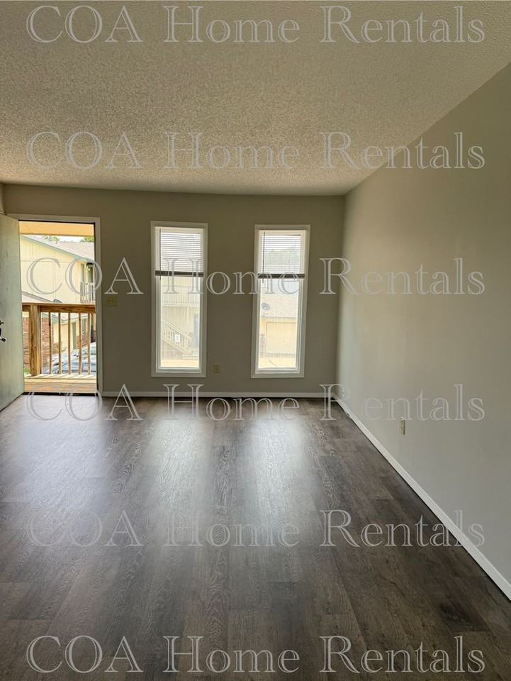 122 North Brunswick Street - Photo 4 of 12