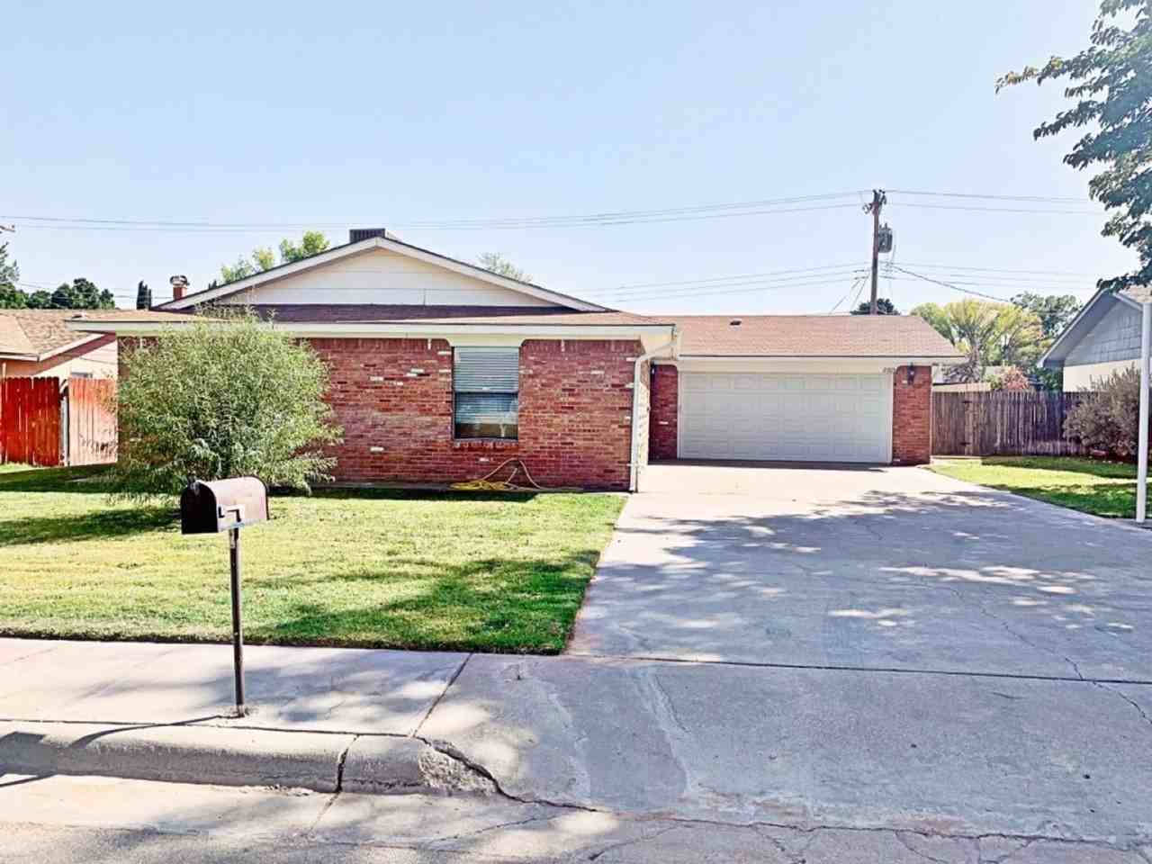 2305 W Bullock Ave - Photo 2 of 31