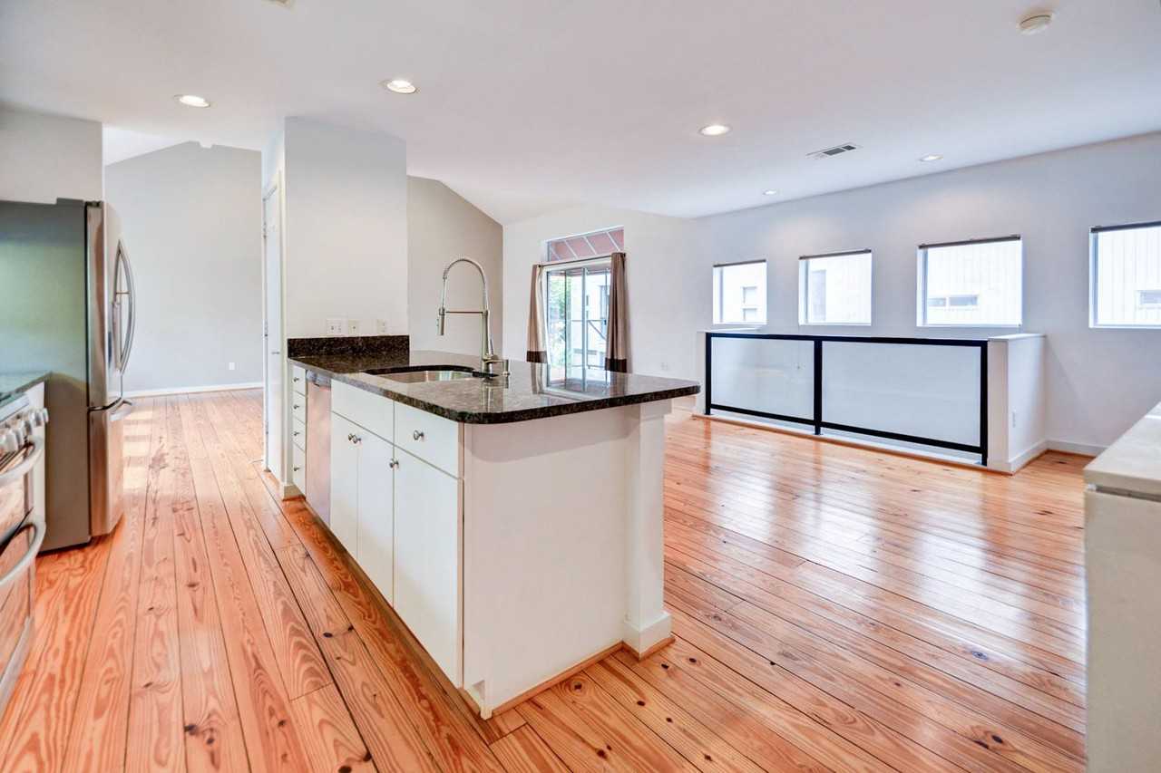 822 Ruthven St - Photo 3 of 20