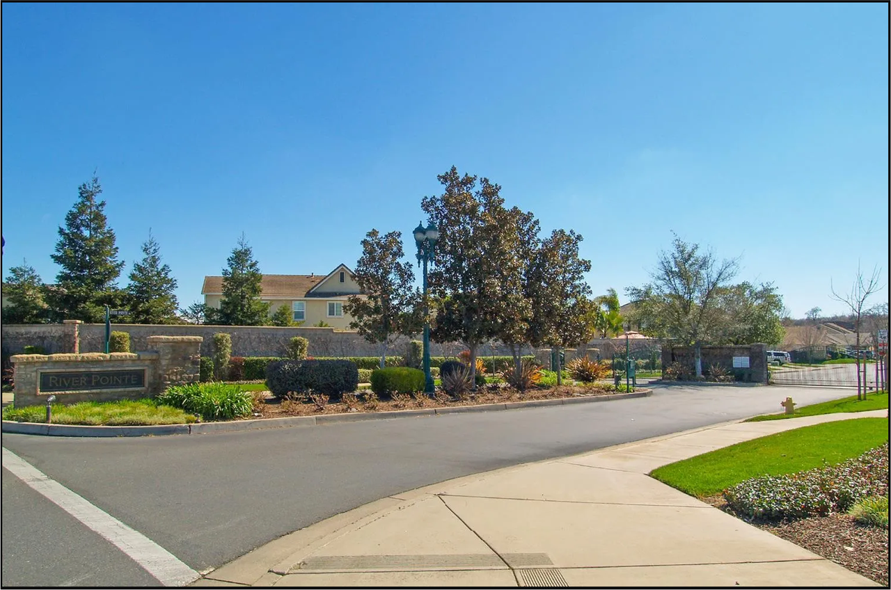 13313 Waterway Dr - Photo 3 of 50