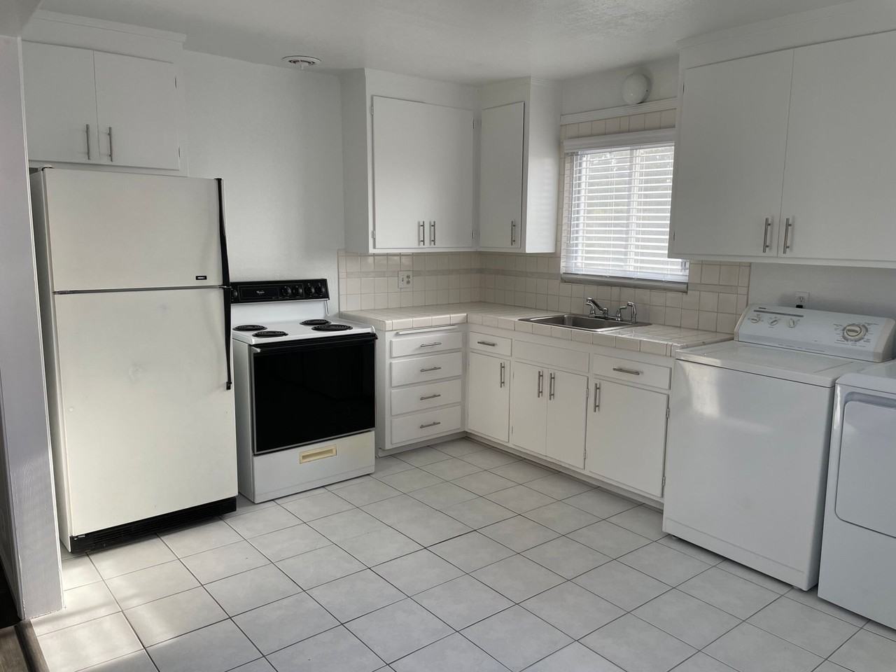 Highland Blvd. 1492-1496 - Photo 4 of 13