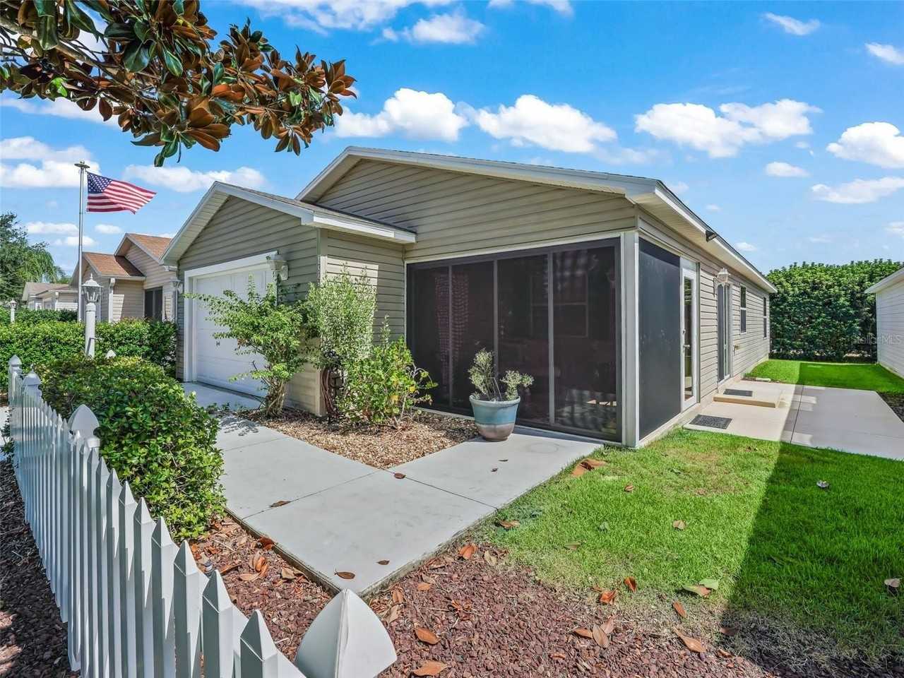 1322 Hollyberry Pl - Photo 2 of 22