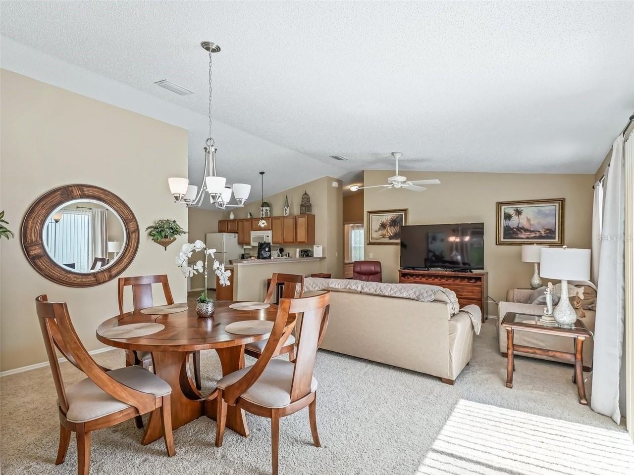 1322 Hollyberry Pl - Photo 5 of 22