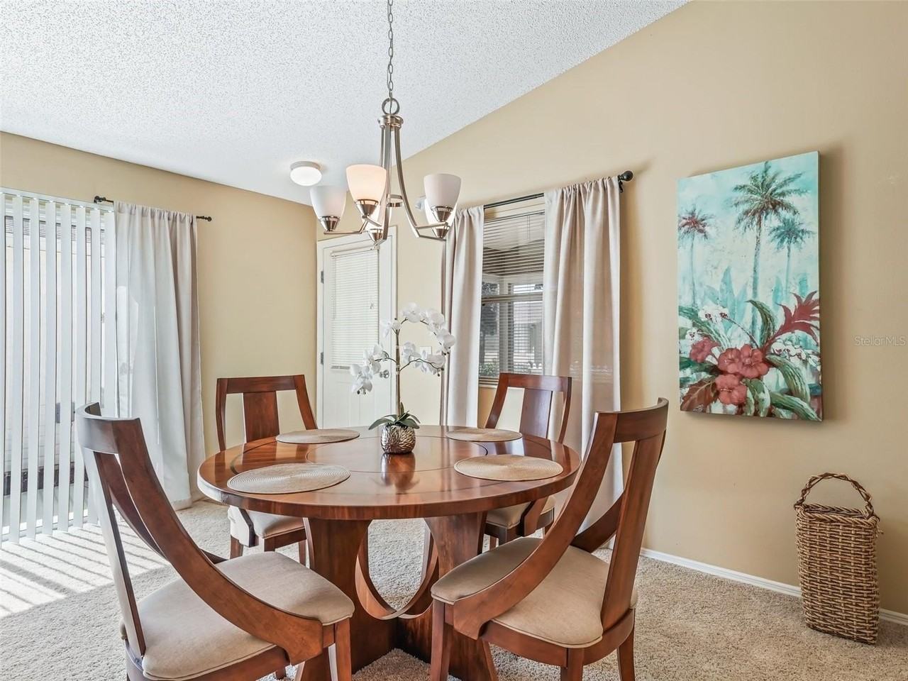 1322 Hollyberry Pl - Photo 6 of 22