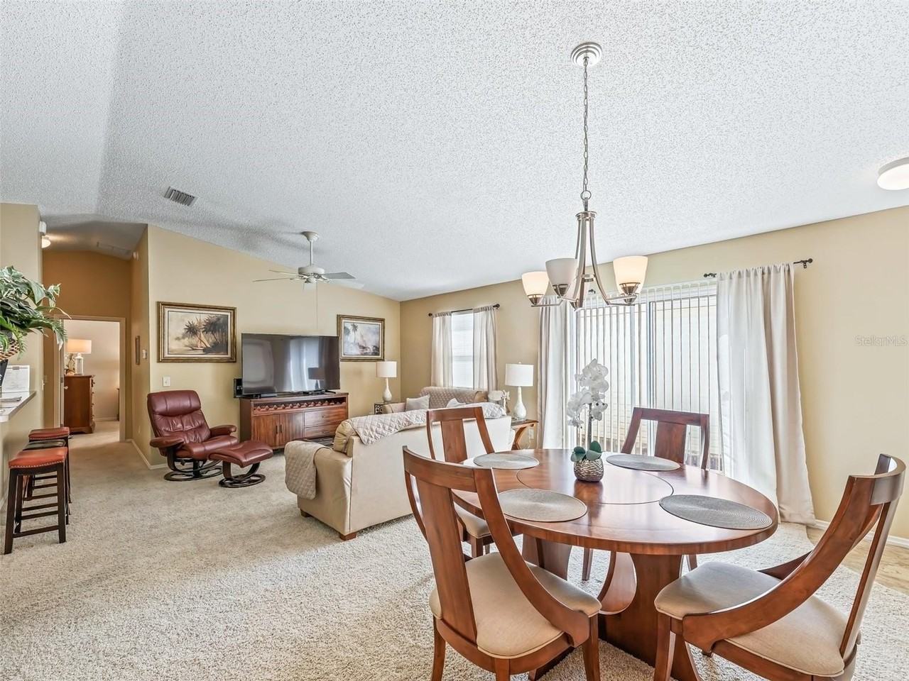 1322 Hollyberry Pl - Photo 7 of 22