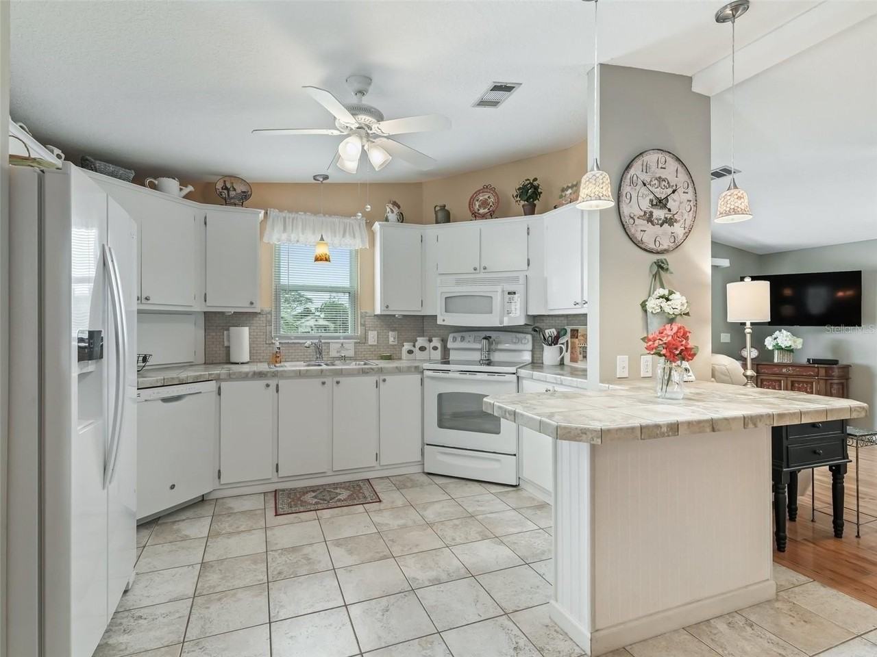 1640 Magnolia Ave - Photo 4 of 28