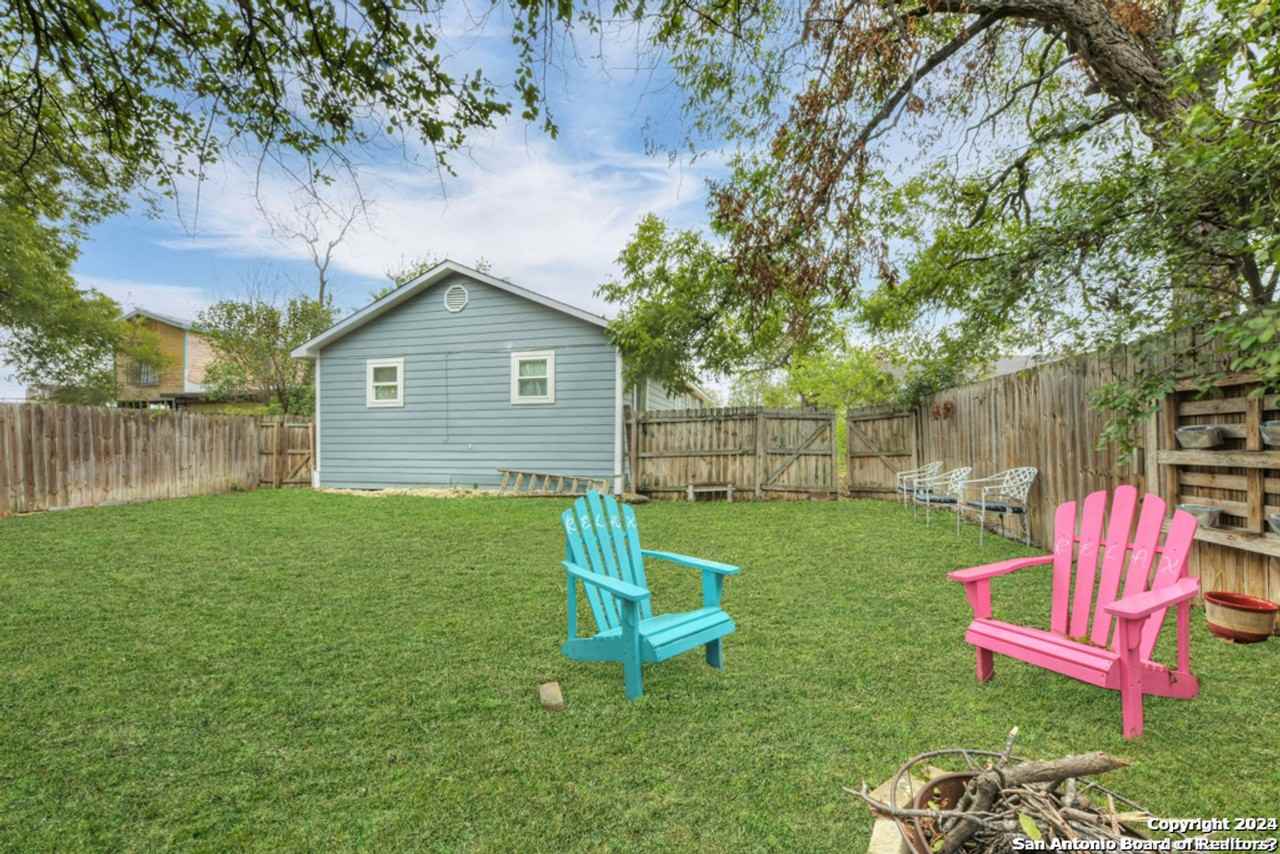 453 W Mitchell St - Photo 2 of 17