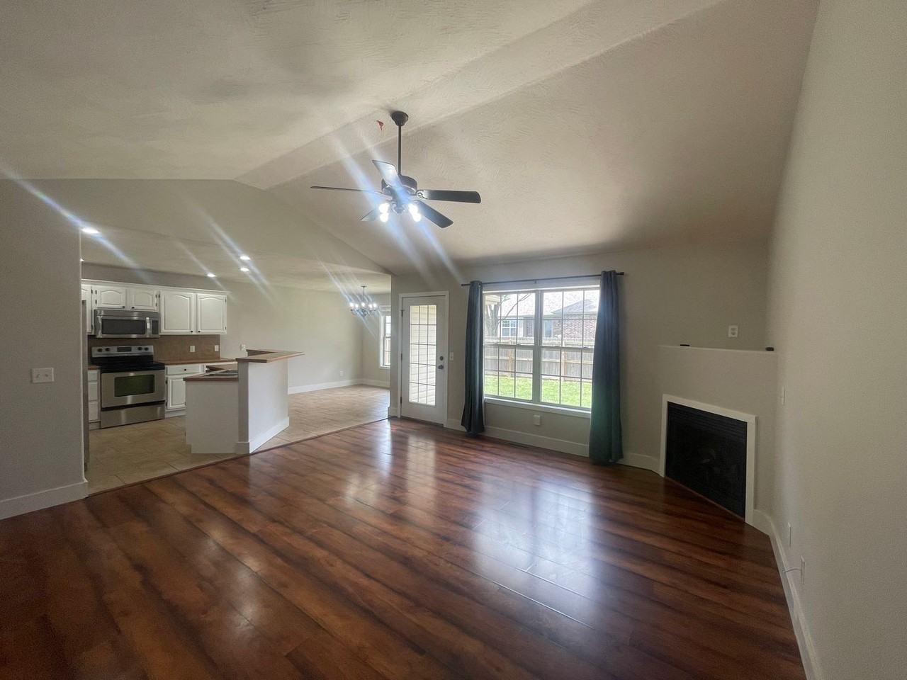 772 E Weller Ct - Photo 3 of 14