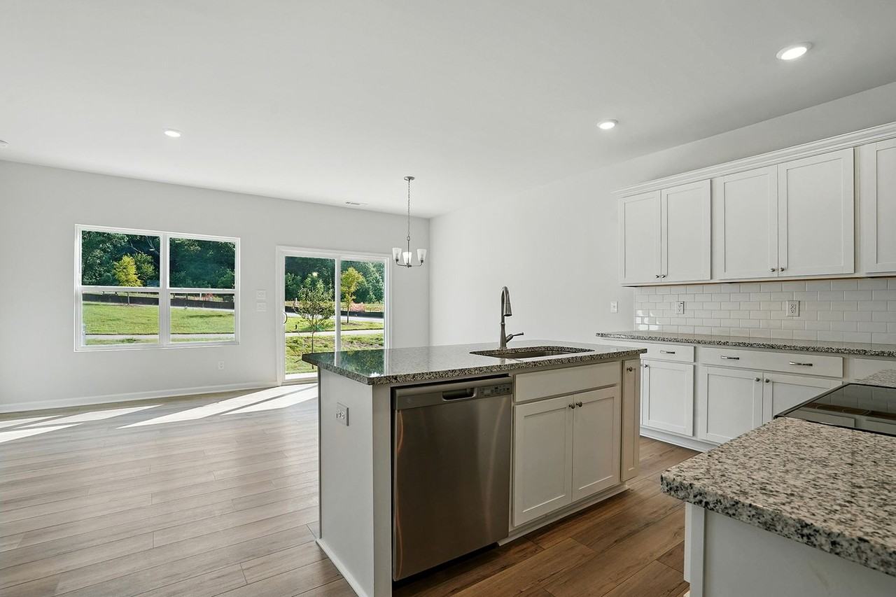 112 Central Townes Way - Photo 7 of 30