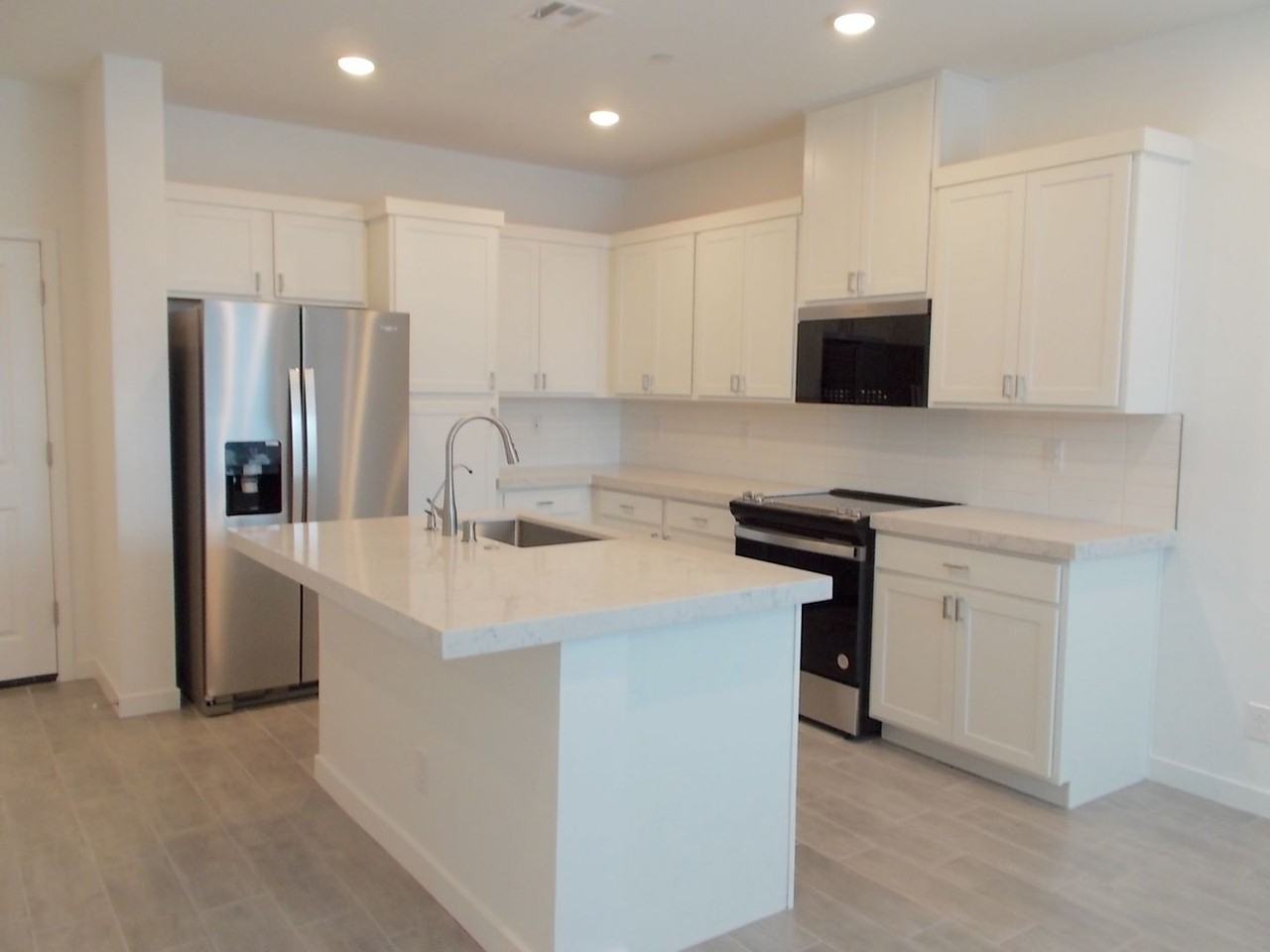 180 Freeport View Pl - Photo 4 of 23