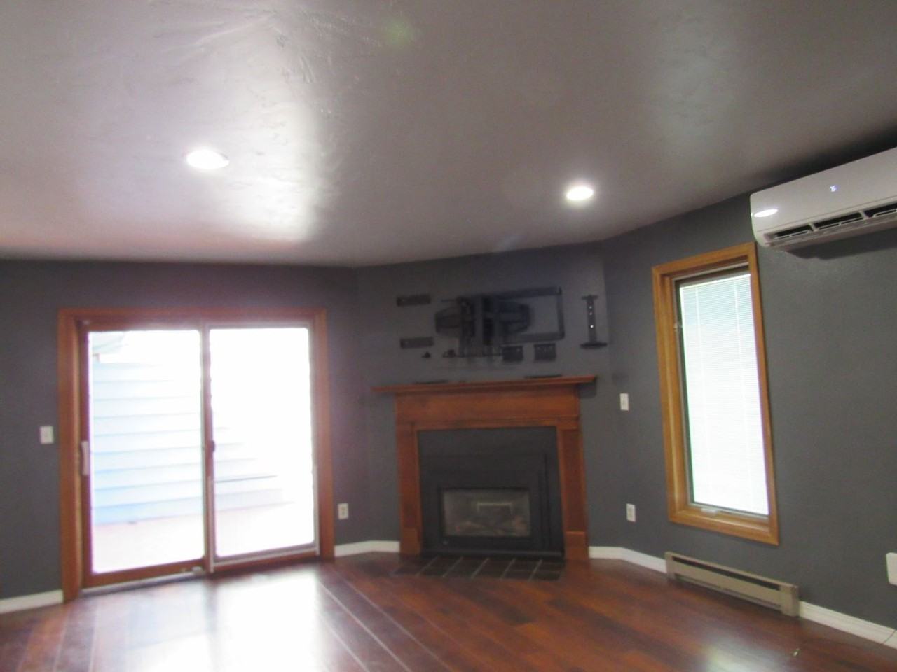 1019 Surrey Ct - Photo 3 of 16