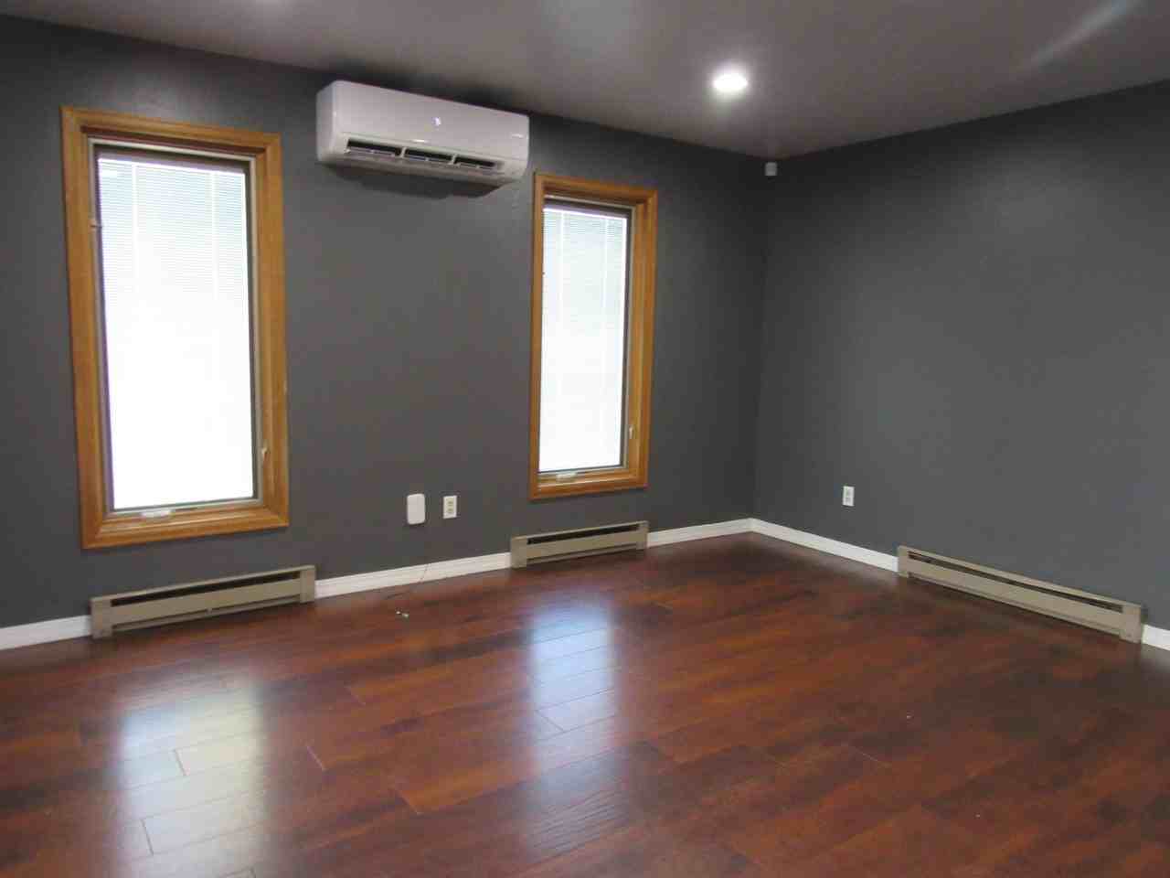 1019 Surrey Ct - Photo 4 of 16