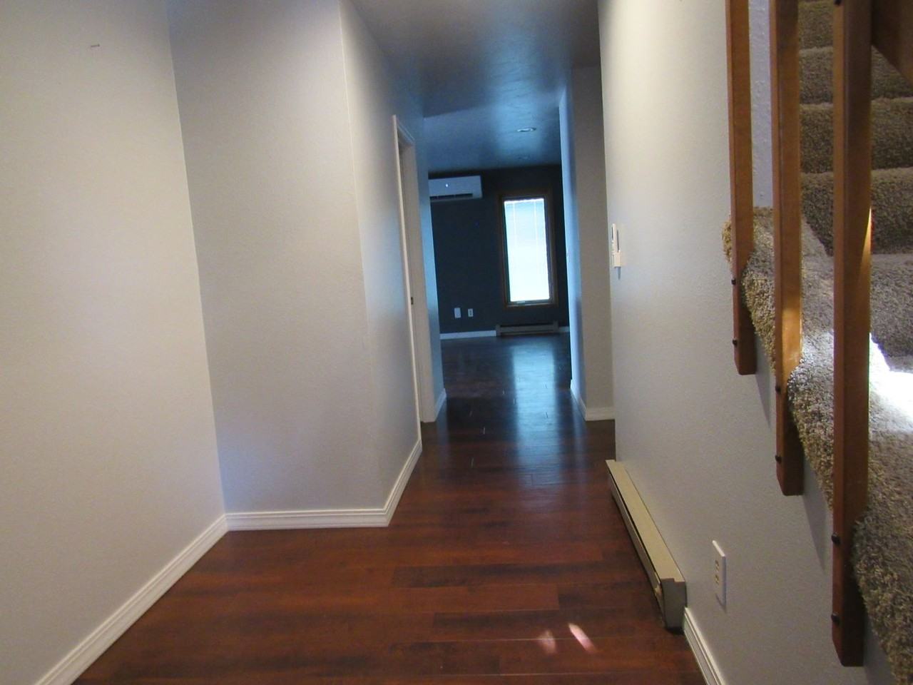 1019 Surrey Ct - Photo 5 of 16