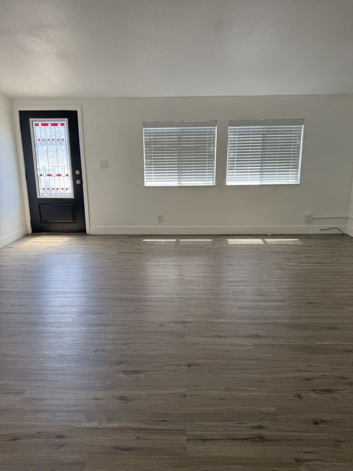 805 E Gerone St - Photo 2 of 50