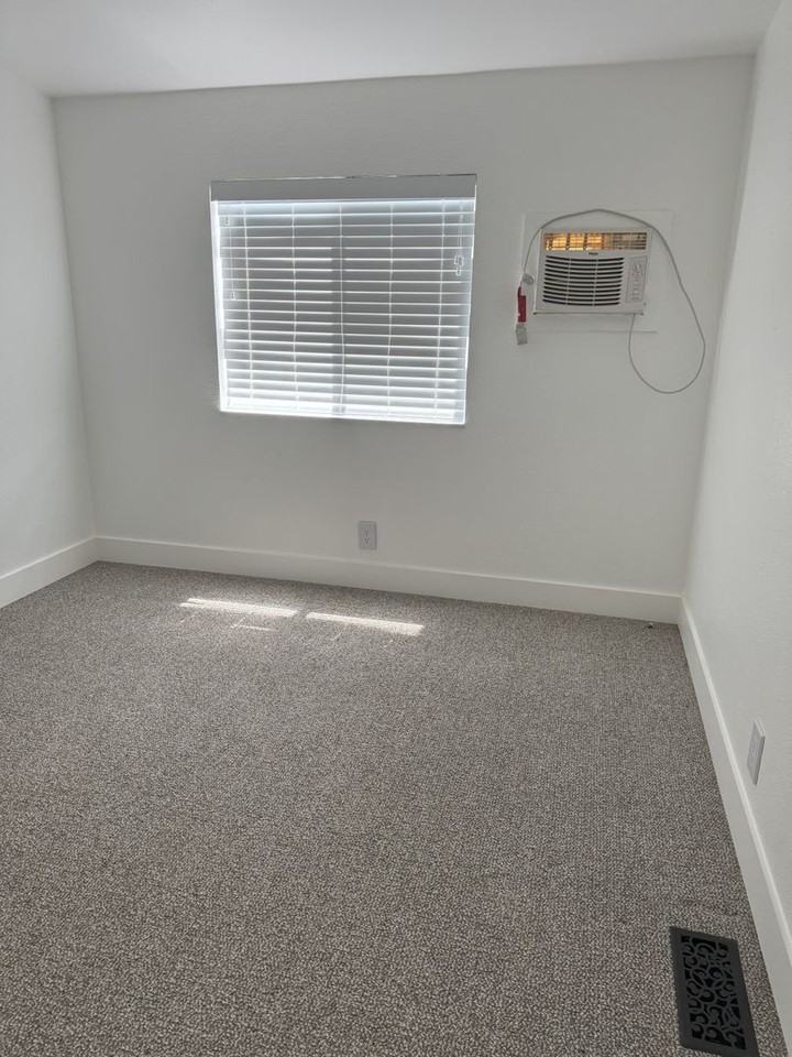 805 E Gerone St - Photo 4 of 50