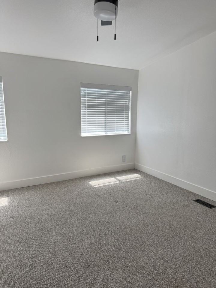 805 E Gerone St - Photo 7 of 50