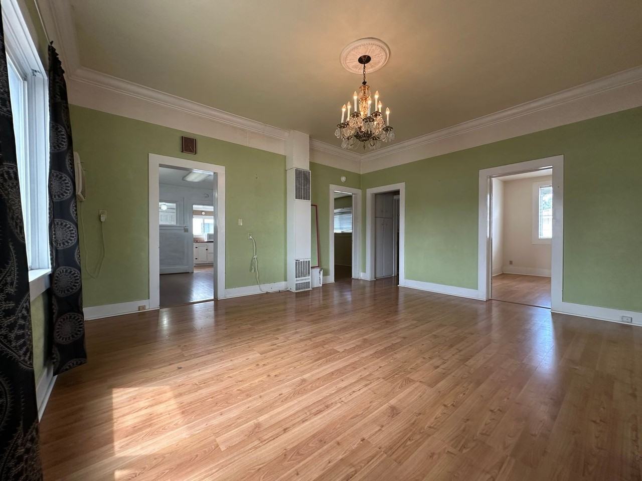 321 S Commercial Ave - Photo 2 of 12
